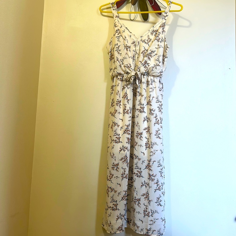 Cream Colored Floral Dress (Size Medium)